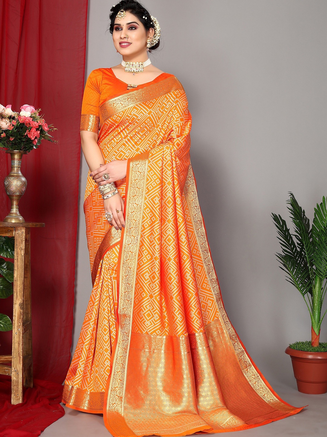 

DRESSTIVE Geometric Printed Zari Banarasi Saree, Mustard