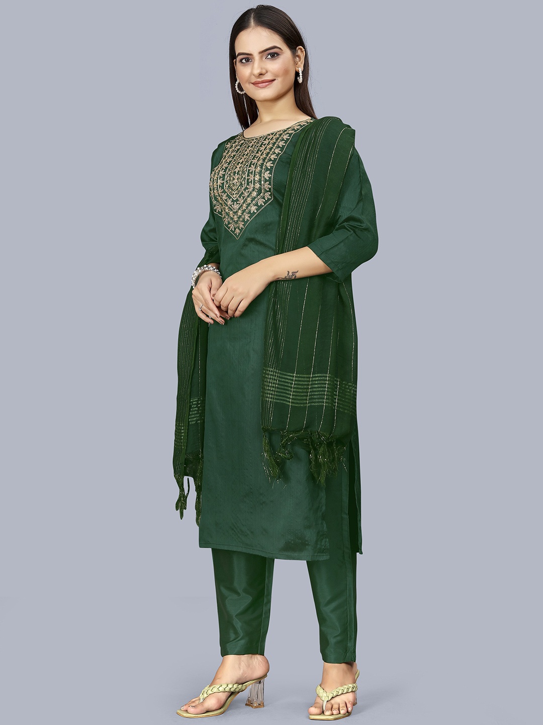 

AMRUTVARSHA CREATION Floral Embroidered Round Neck Straight Kurta With Palazzos & Dupatta, Green