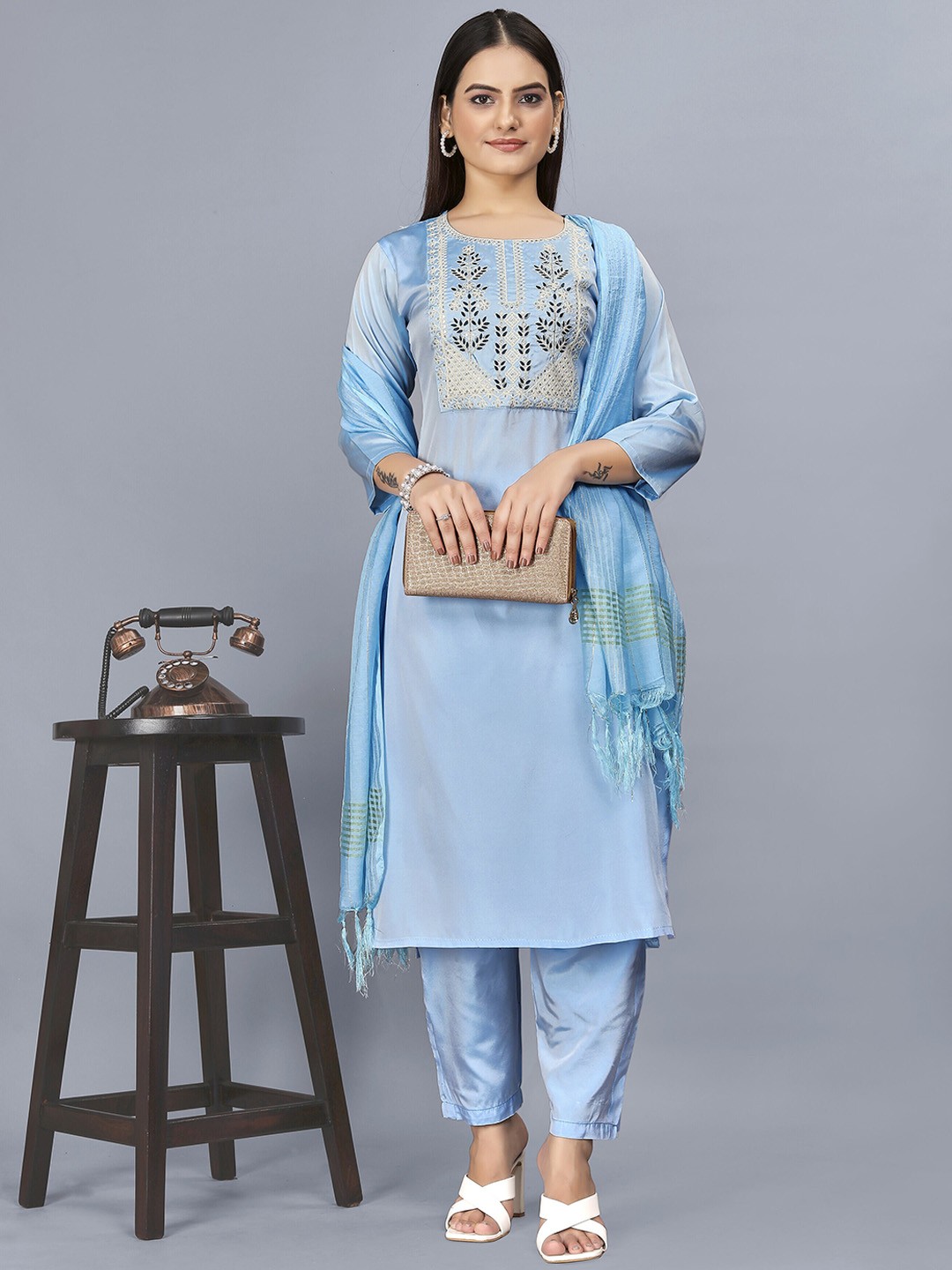 

AMRUTVARSHA CREATION Floral Embroidered Round Neck Straight Kurta with Palazzos & Dupatta, Turquoise blue