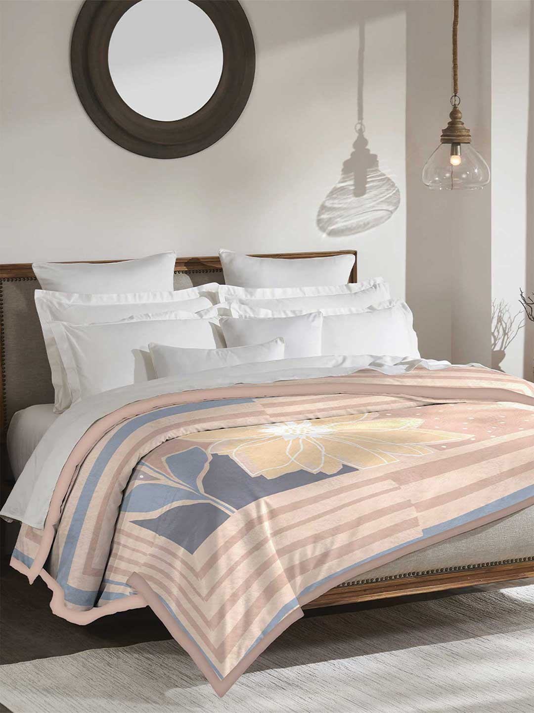 

MYTRIDENT Classic cozy cocoon Peach & White Floral Microfiber 600 GSM Double Bed Blanket