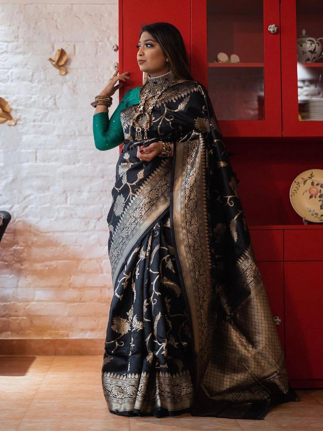 

DIVASTRI Ethnic Motifs Woven Design Zari Pure Silk Kanjeevaram Saree, Black