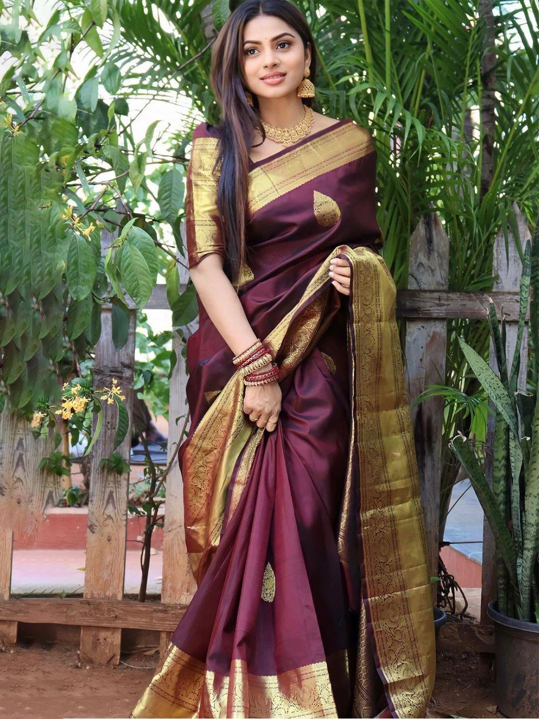 

DIVASTRI Ethnic Motifs Woven Design Zari Pure Silk Kanjeevaram Saree, Purple