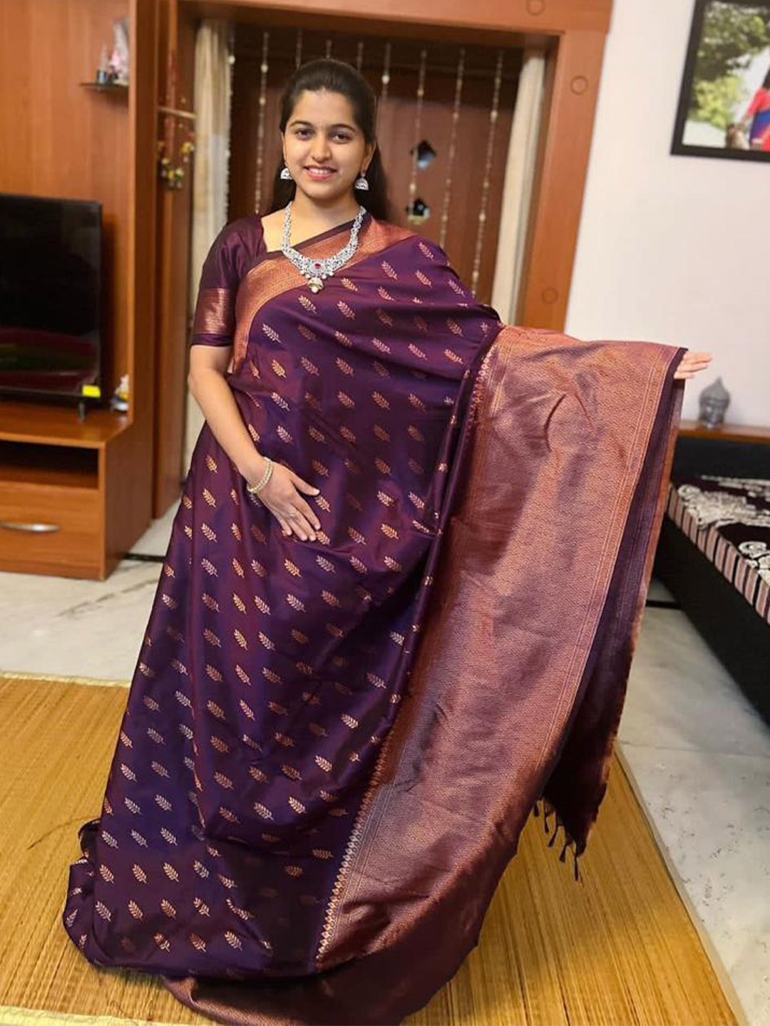 

DIVASTRI Ethnic Motifs Woven Design Zari Pure Silk Kanjeevaram Saree, Purple
