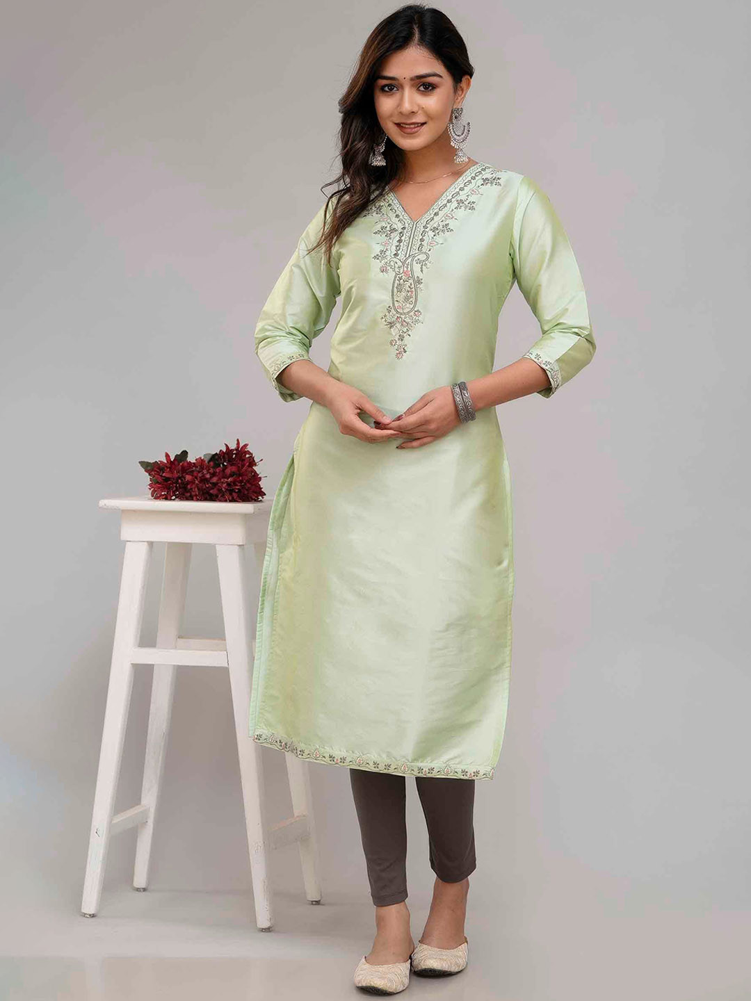 

KALINI Embroidered Regular Thread Work V-Neck Straight Kurta, Green