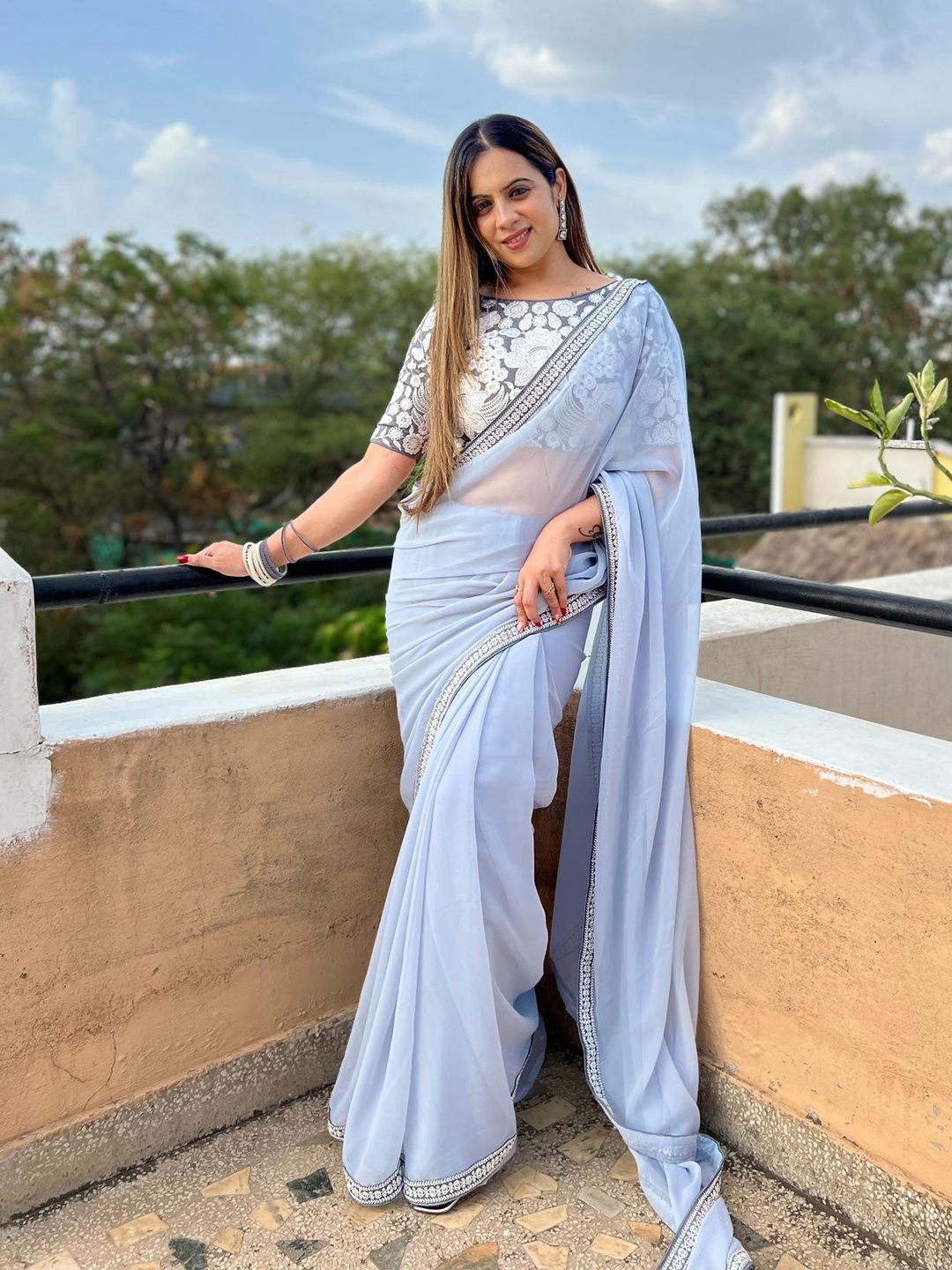 

Ekasya Embroidered Saree, Blue