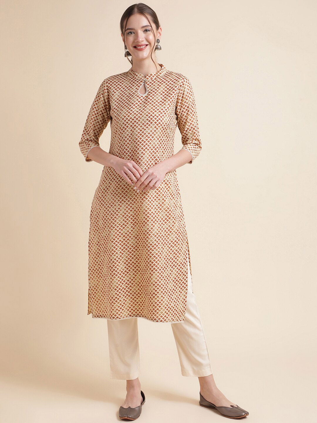 

NAINVISH Abstract Printed Keyhole Neck Straight Kurta, Mustard