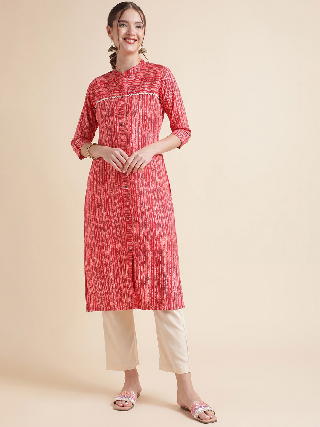 

NAINVISH Floral Printed Band Collar Straight Kurta, Red