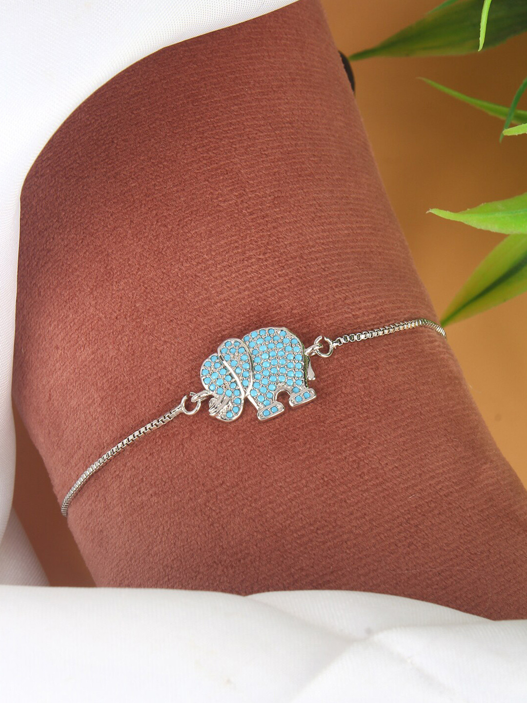 

Stylecast X KPOP Brass Gold-Plated Charm Bracelet
