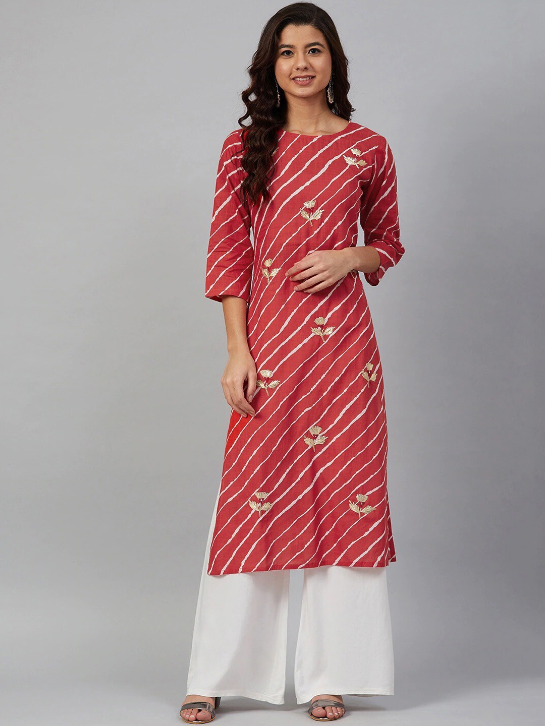 

Meeranshi Leheriya Boat Neck Gotta Patti Kurta, Red