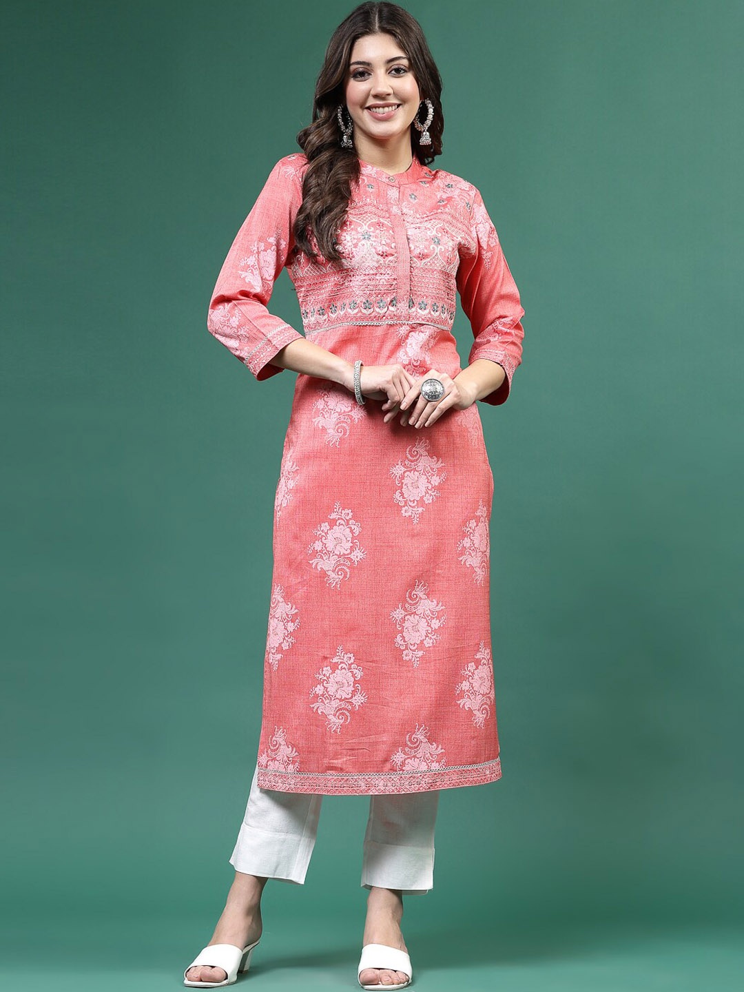 

Ramas Floral Embroidered Sequinned Straight Kurta, Peach