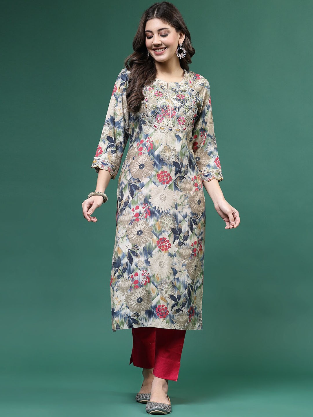 

Ramas Floral Embroidered Scalloped Sleeves Sequinned Straight Kurta, Blue