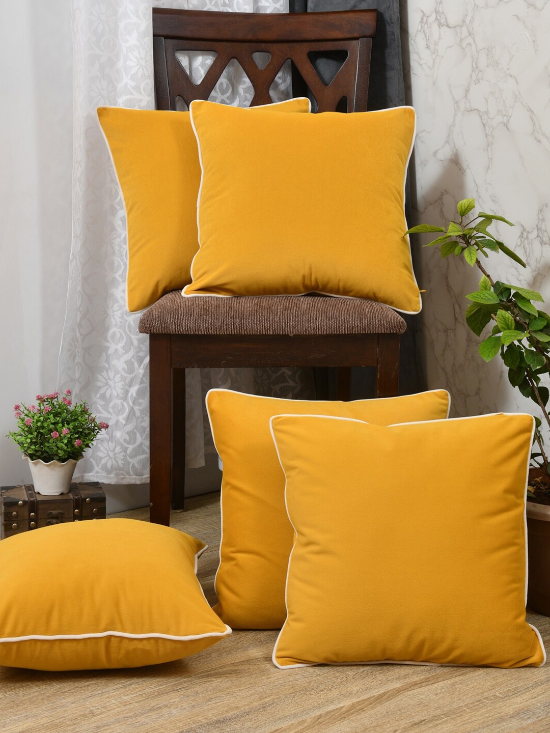 

Clasiko Yellow & White 5 Pieces Velvet Square Cushion Covers