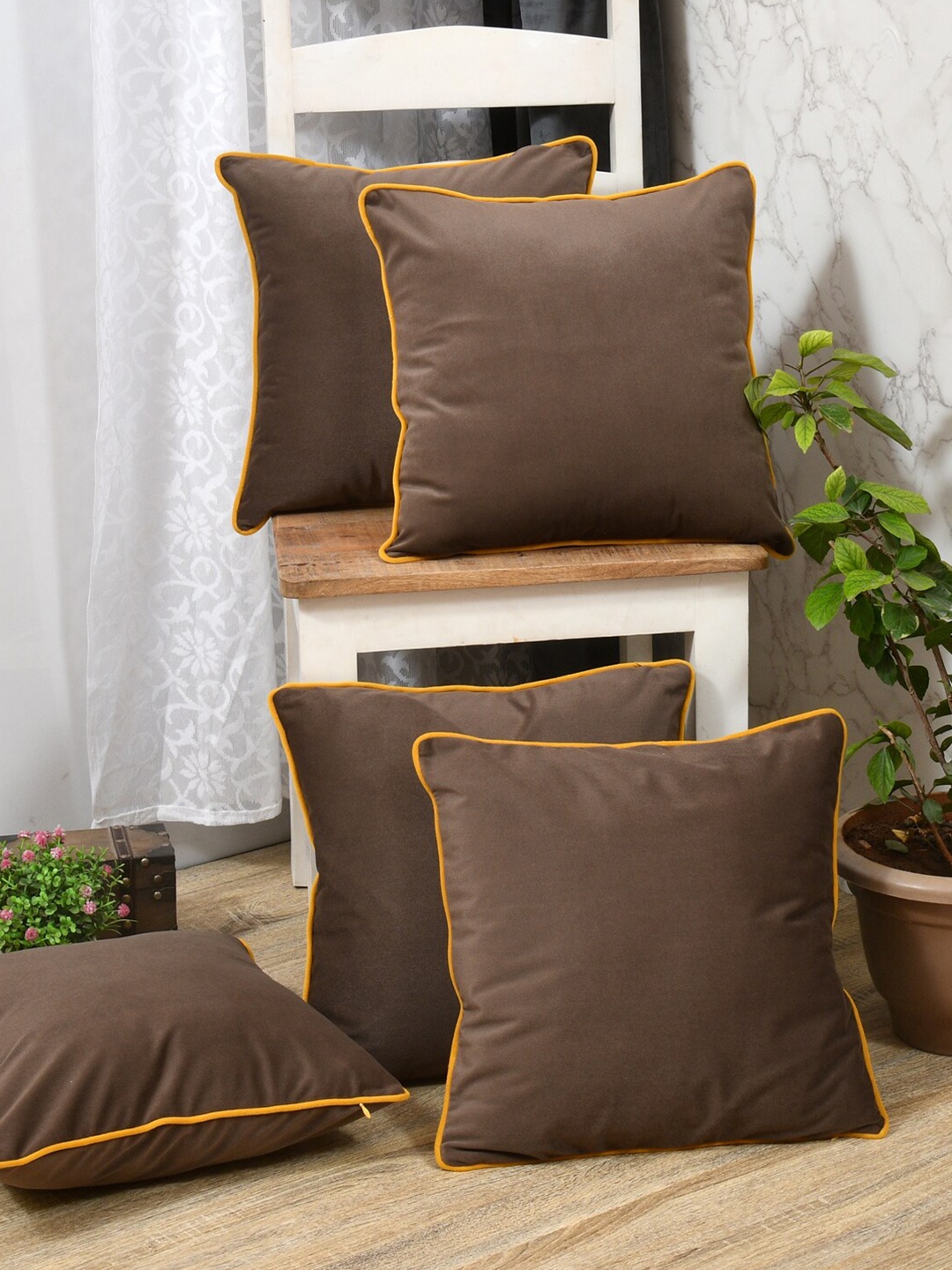 

Clasiko Brown & Yellow 5 Pieces Velvet Square Cushion Covers