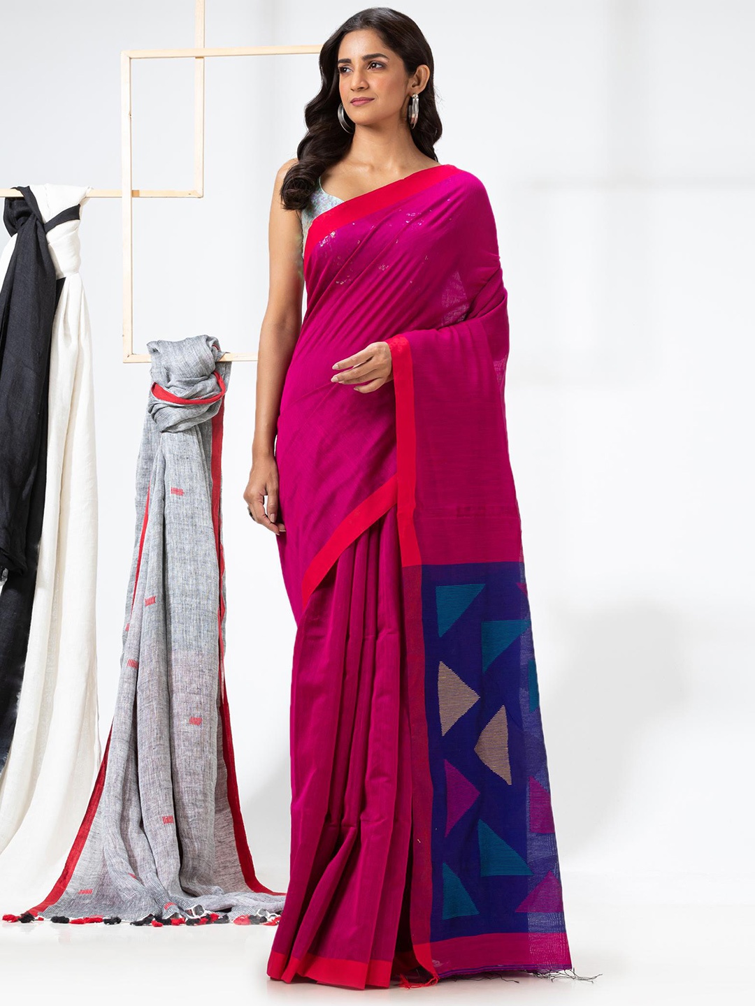 

Angoshobha Geometric Woven Design Jamdani Saree, Fuchsia