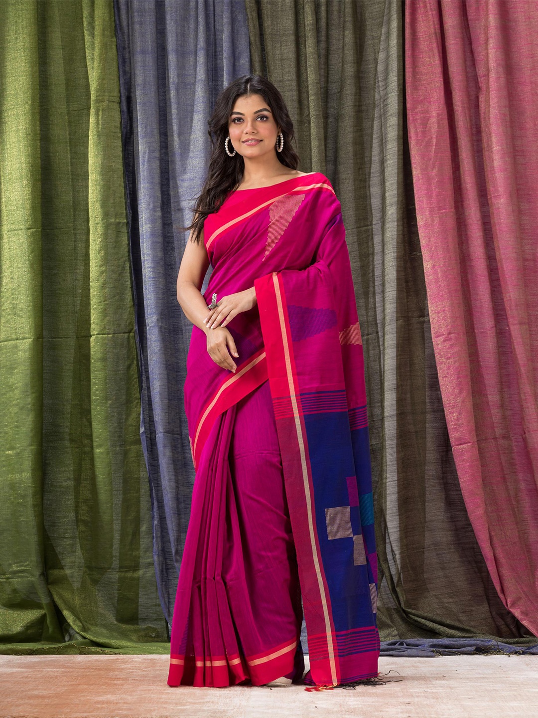 

Angoshobha Geometric Woven Design Jamdani Saree, Fuchsia