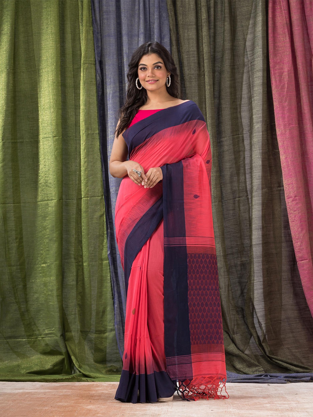 

Angoshobha Ethnic Motifs Woven Design Pure Cotton Saree, Fuchsia