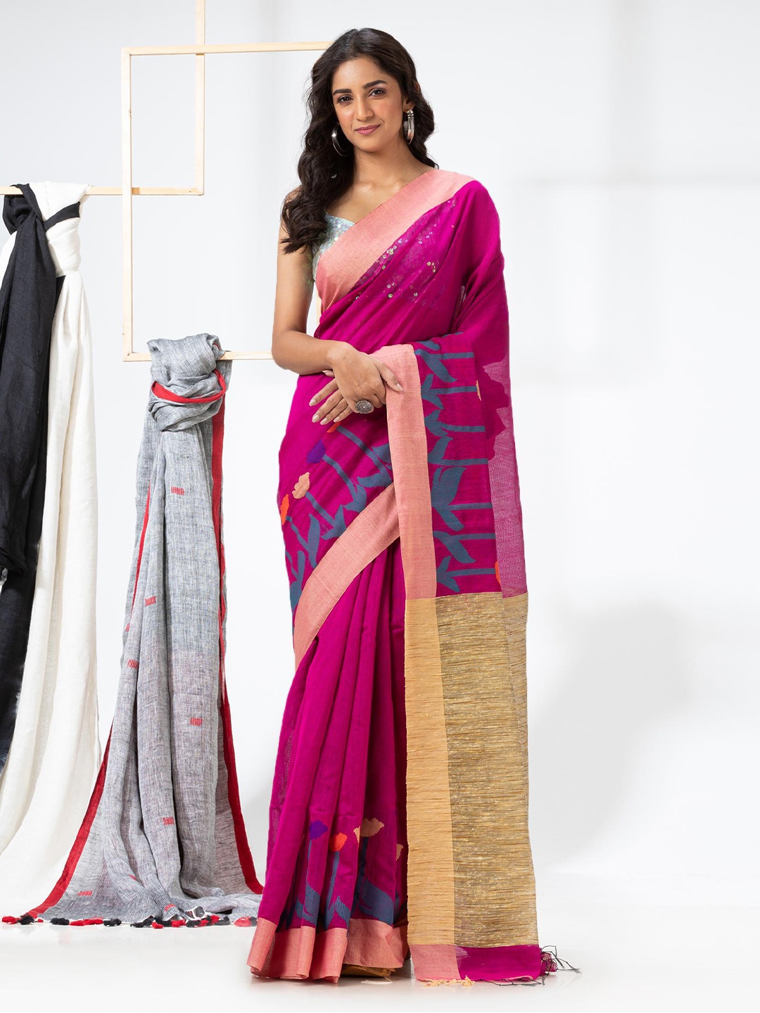 

Angoshobha Woven Design Jamdani Saree, Fuchsia