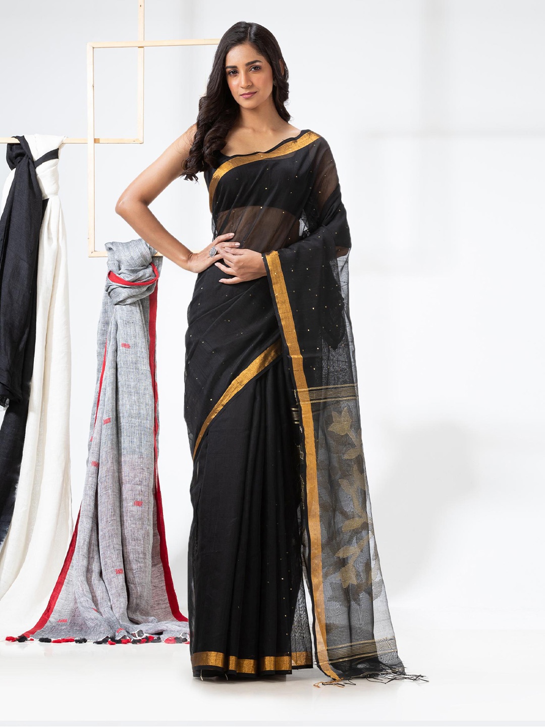 

Angoshobha Embellished Woven Design Zari Jamdani Saree, Black