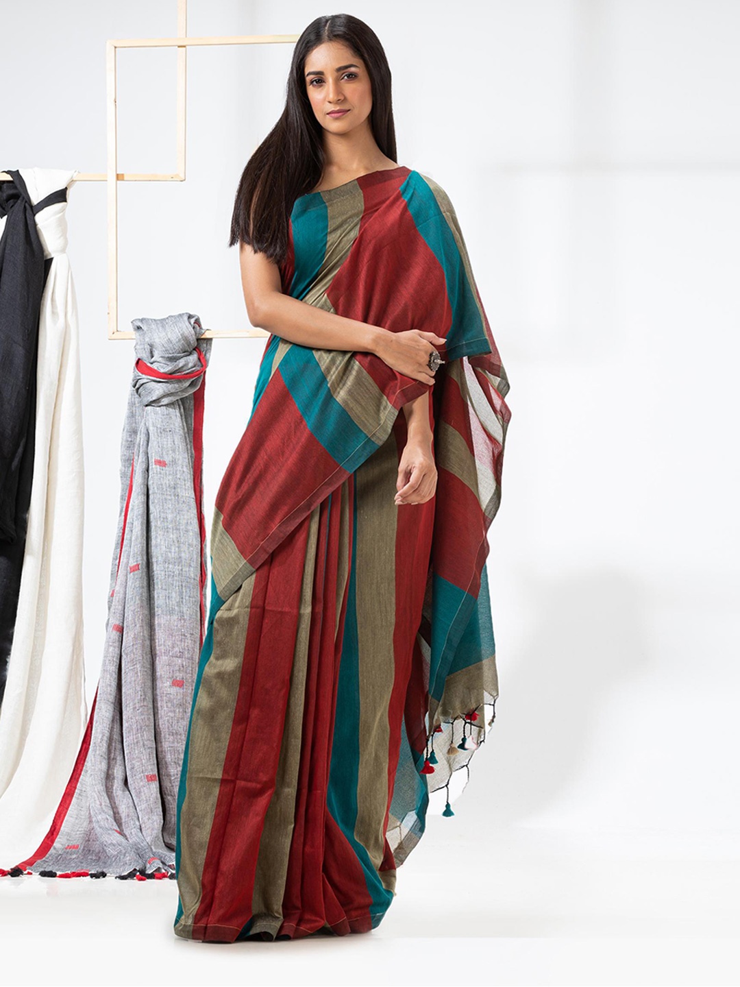 

Angoshobha Striped Woven Design Pure Cotton Saree, Red