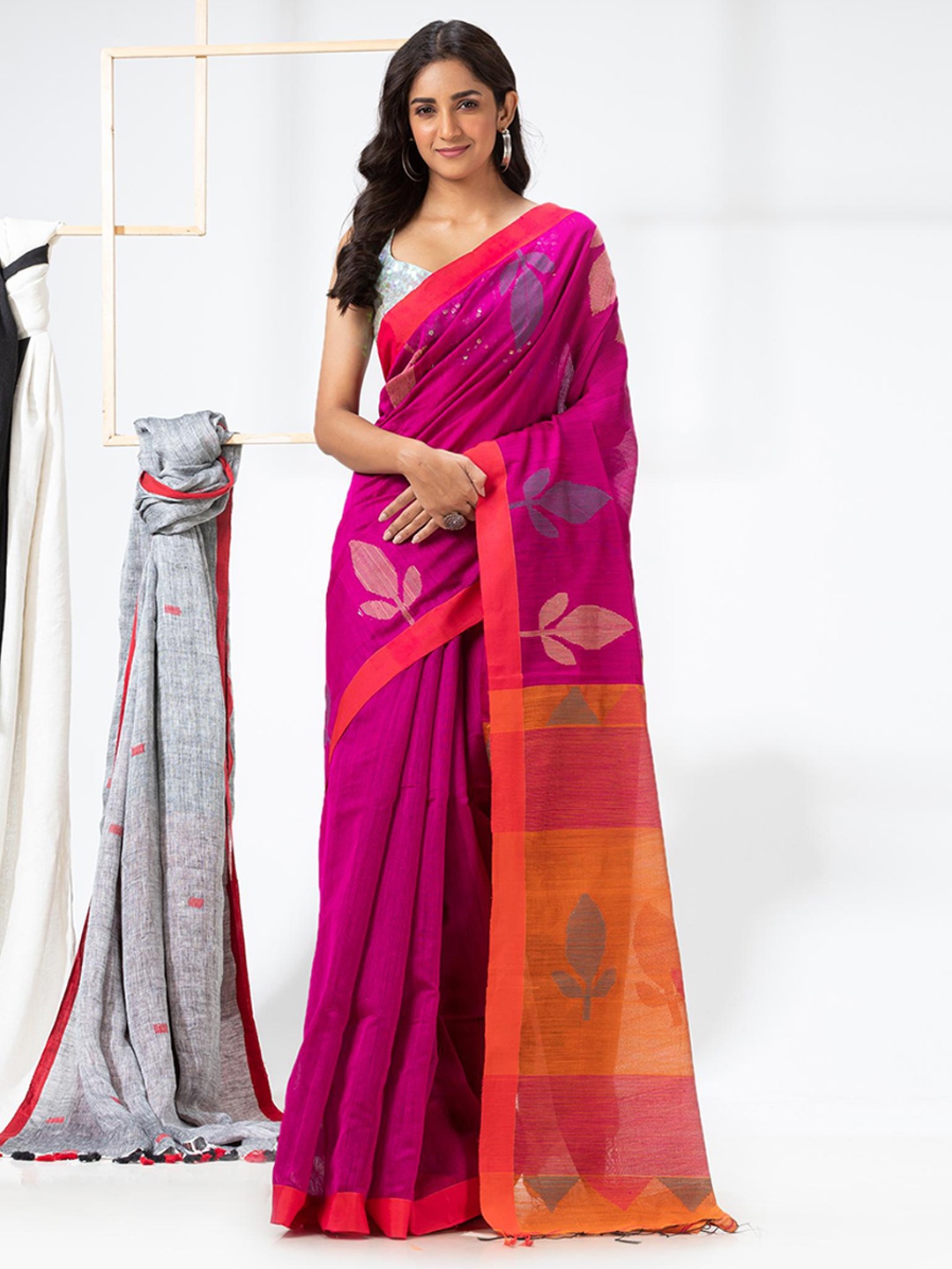 

Angoshobha Floral Woven Design Jamdani Saree, Fuchsia