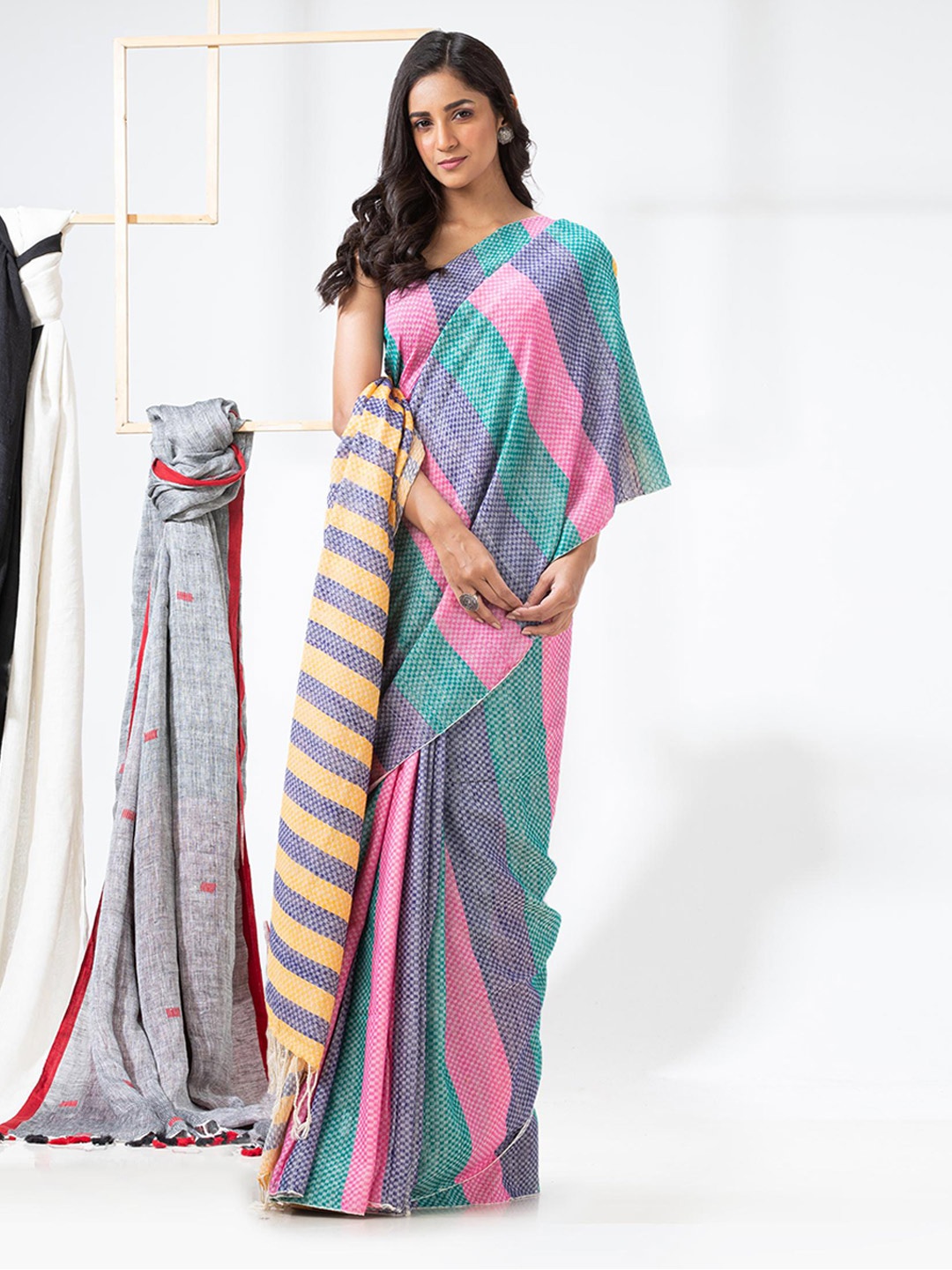 

Angoshobha Striped Pure Cotton Saree, Grey