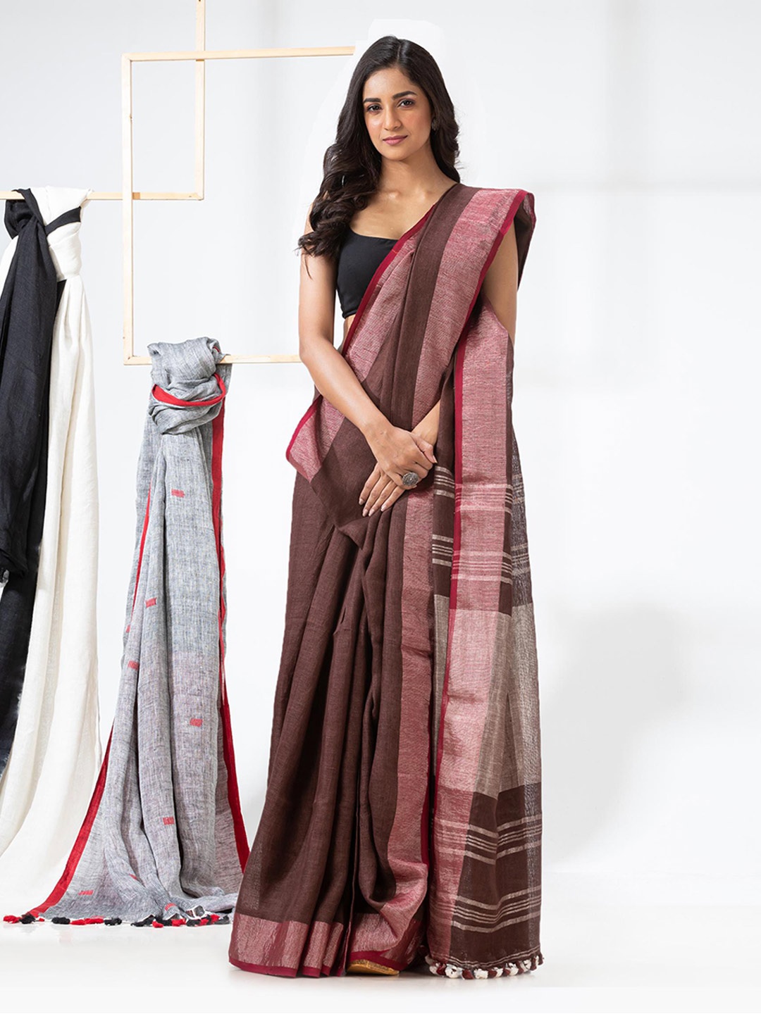

Angoshobha Zari Pure Linen Saree, Brown