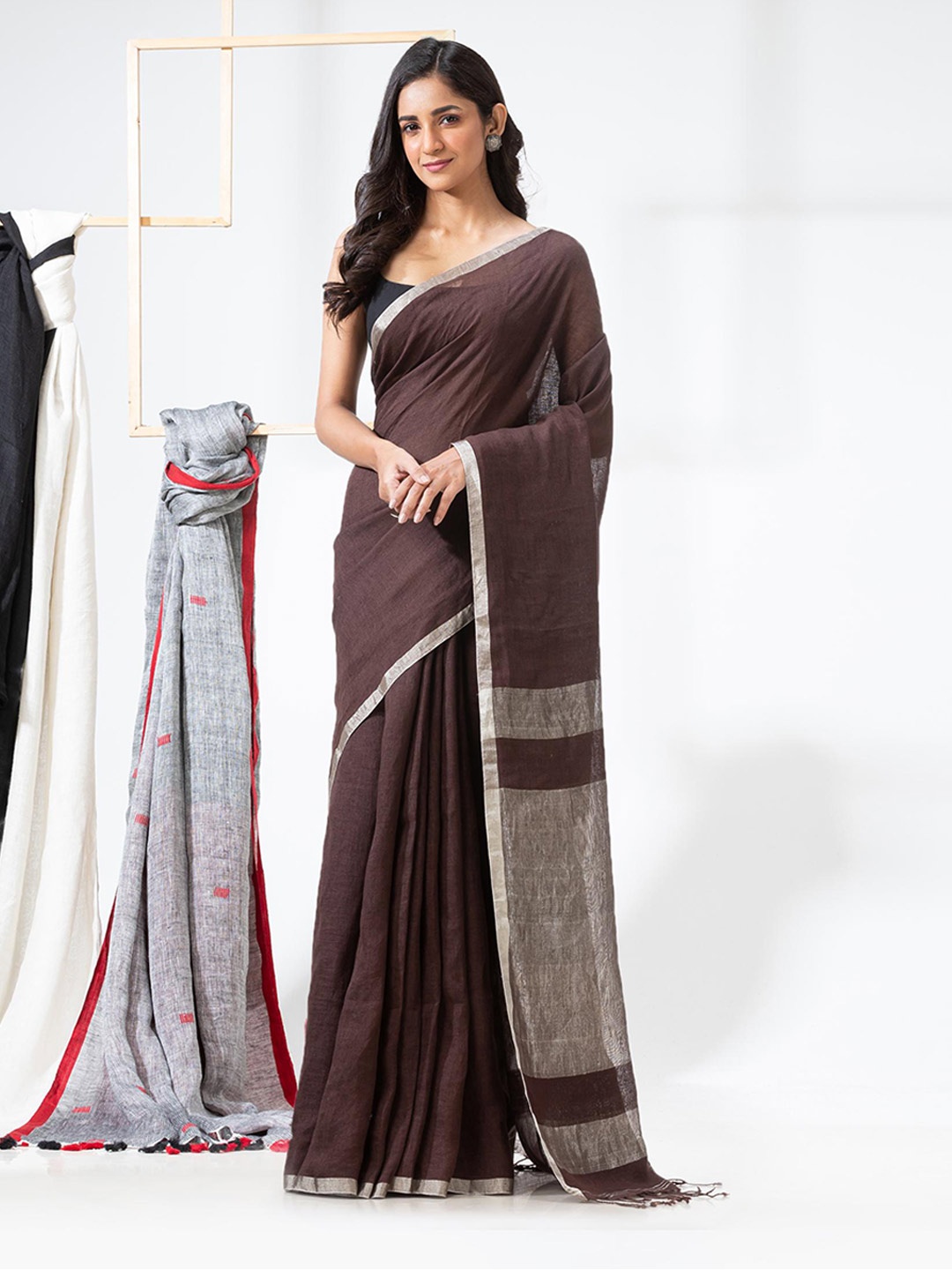 

Angoshobha Zari Pure Linen Saree, Brown