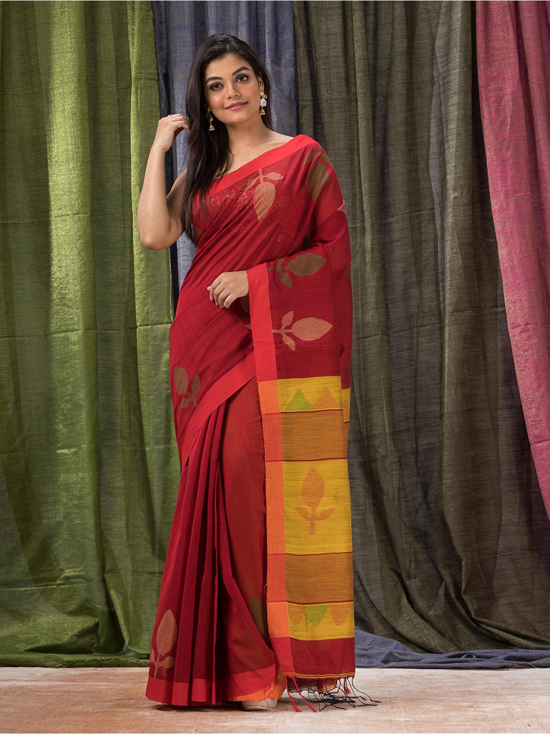 

Angoshobha Floral Woven Design Jamdani Saree, Maroon