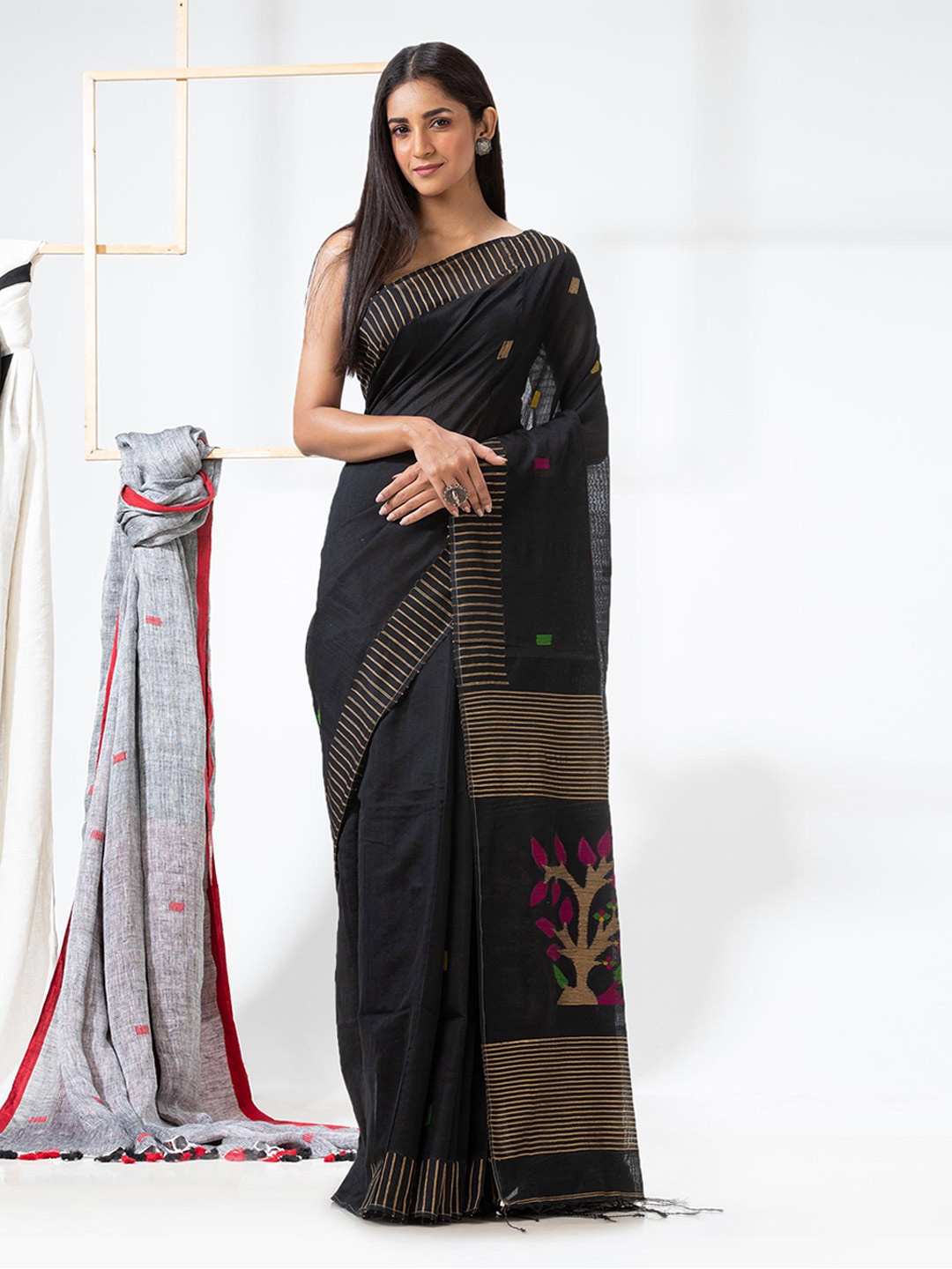 

Angoshobha Zari Woven Design Jamdani Saree, Black