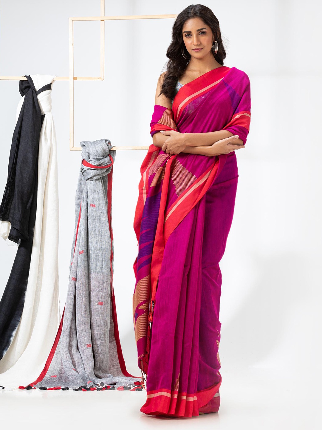 

Angoshobha Geometric Woven Design Jamdani Saree, Fuchsia