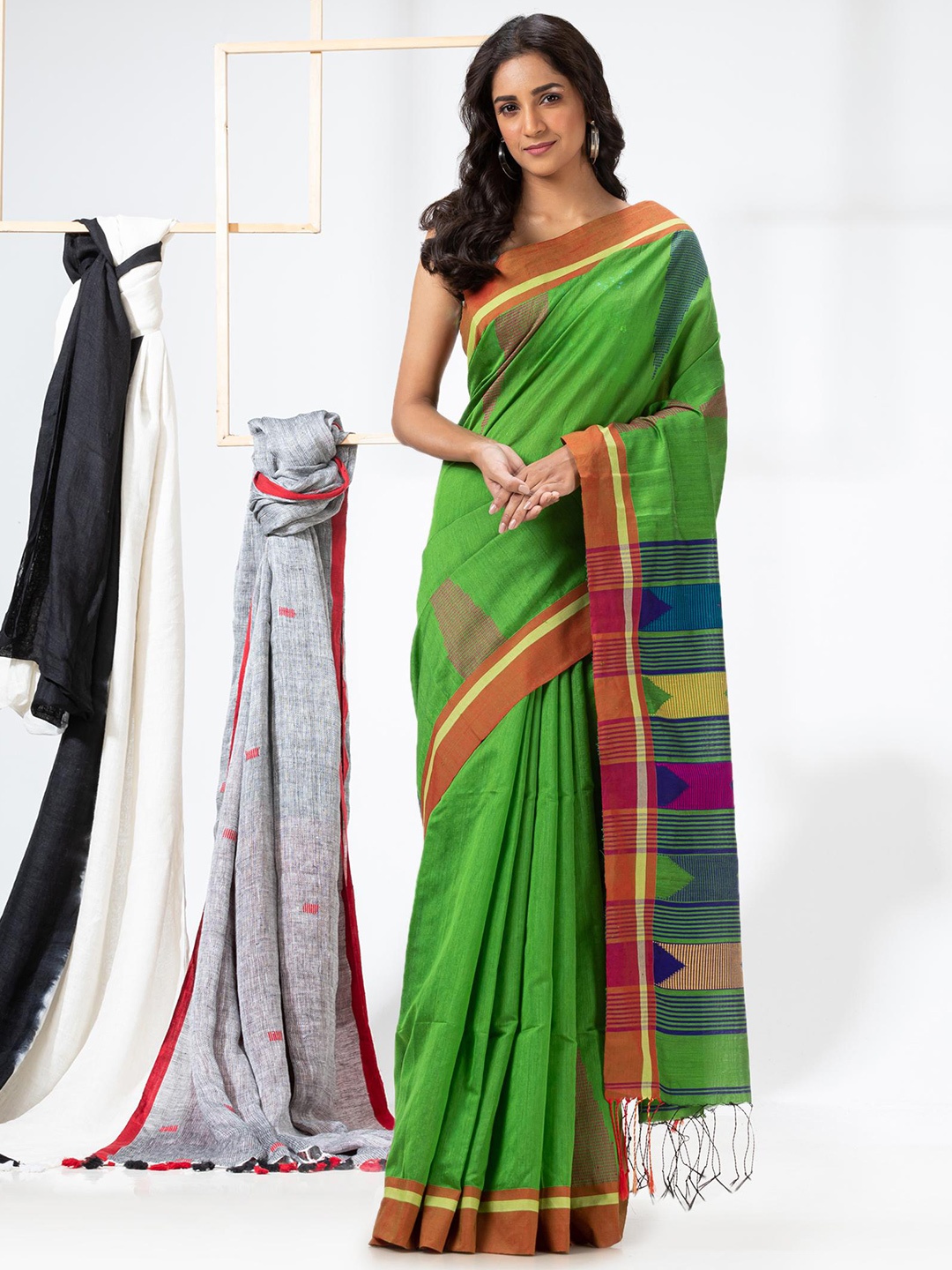 

Angoshobha Geometric Woven Design Jamdani Saree, Green
