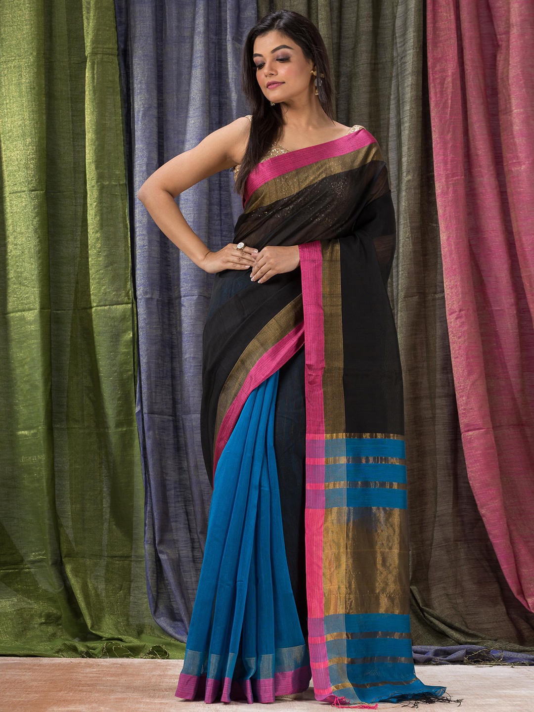 

Angoshobha Colourblocked Saree, Black