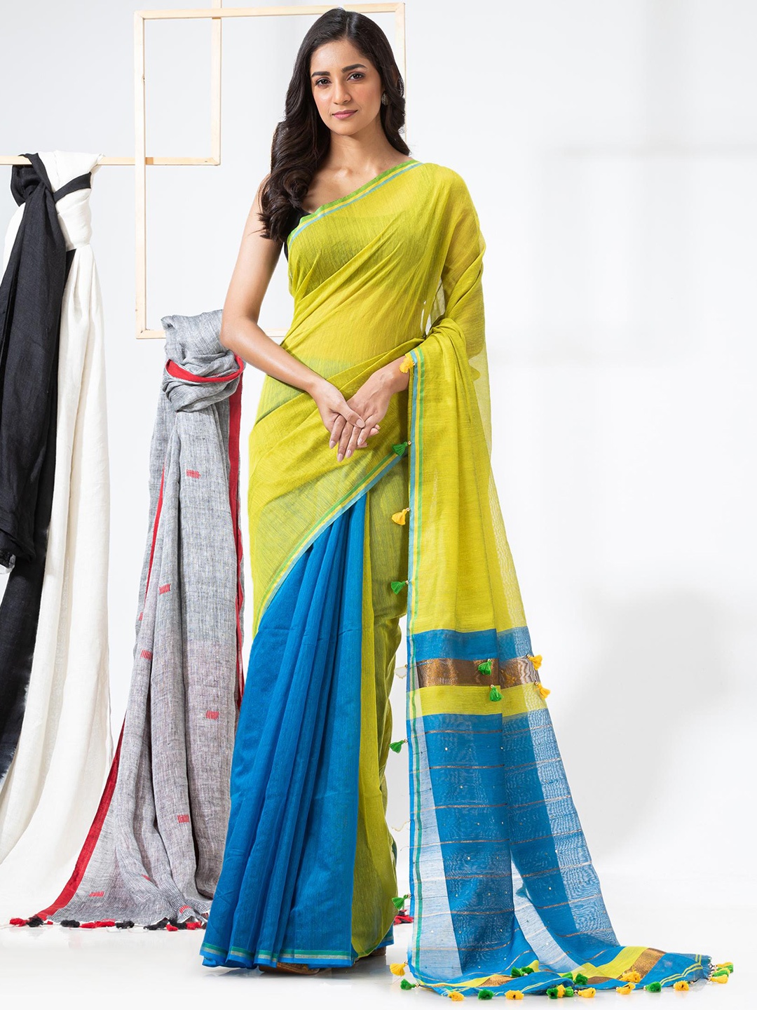 

Angoshobha Woven Design Saree, Green