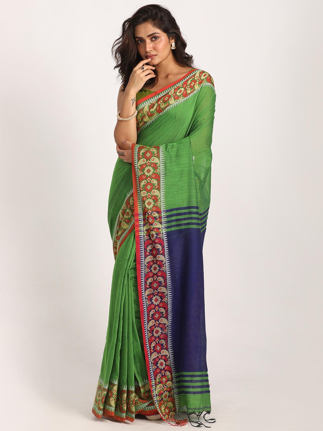 

Angoshobha Woven Design Pure Cotton Saree, Green