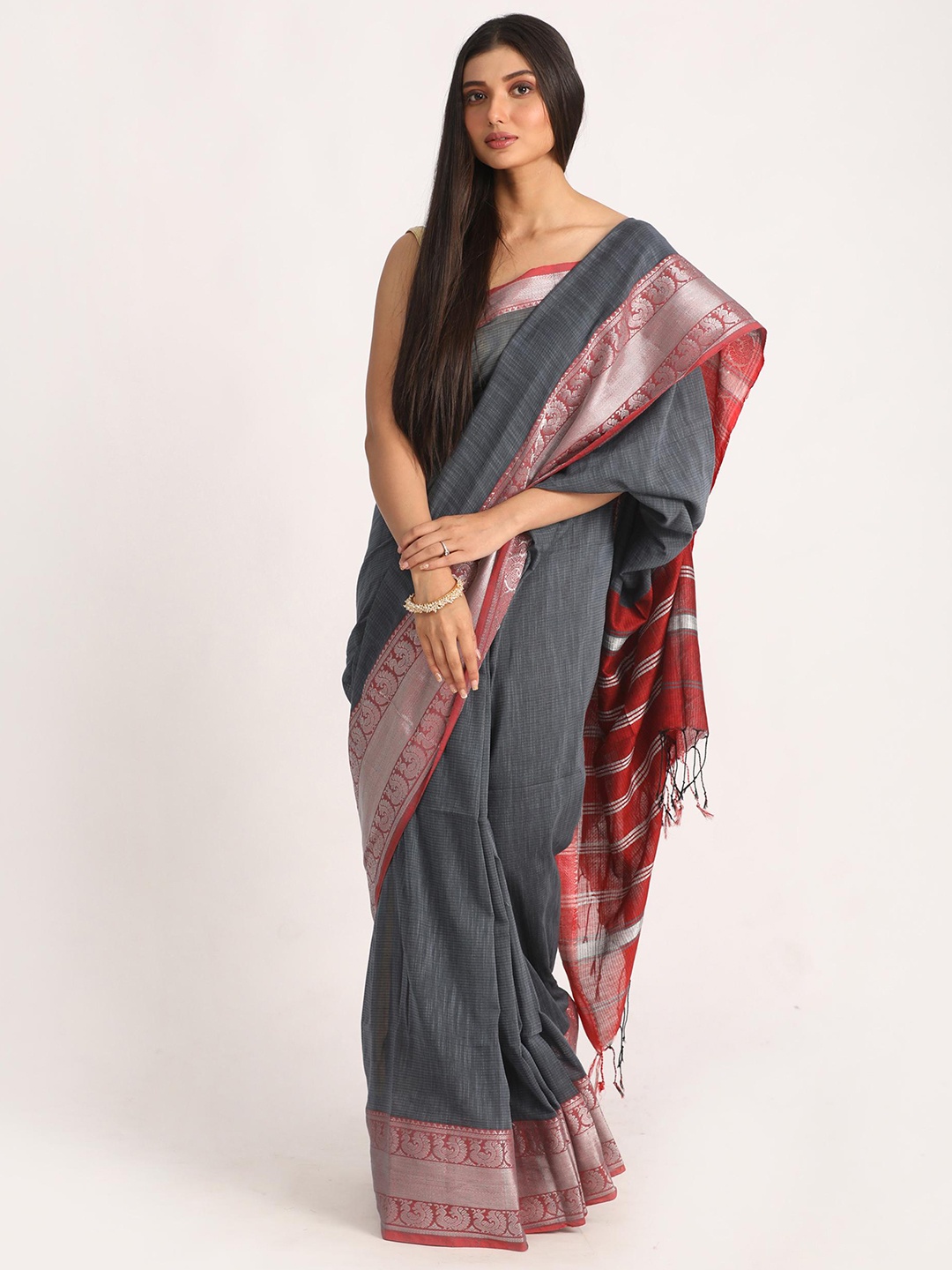 

Angoshobha Zari Pure Cotton Saree, Grey