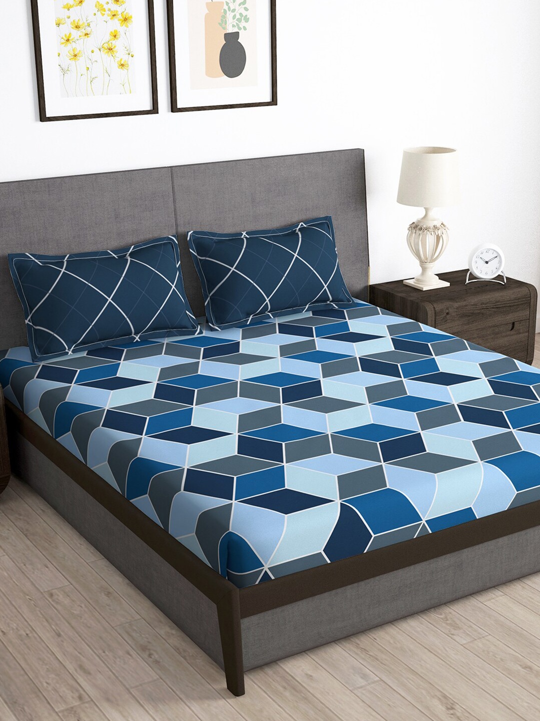 

Story@home Blue & White Geometric 180 TC Queen Bedsheet with 2 Pillow Covers