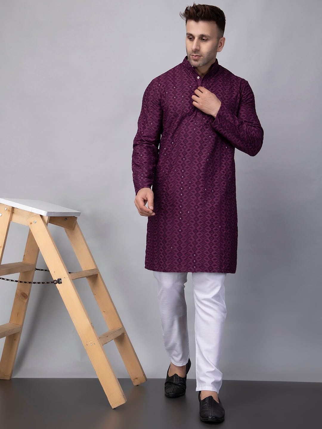 

Hangup Geometric Sequinned Embroidered Mandarin Collar Straight Kurta With Pyjama, Purple