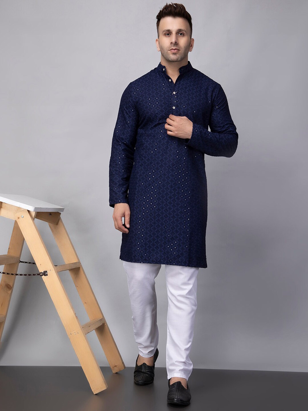 

Hangup Geometric Mandarin Collar Full Sleeves Thread Work Straight Kurta with Pyjamas, Navy blue