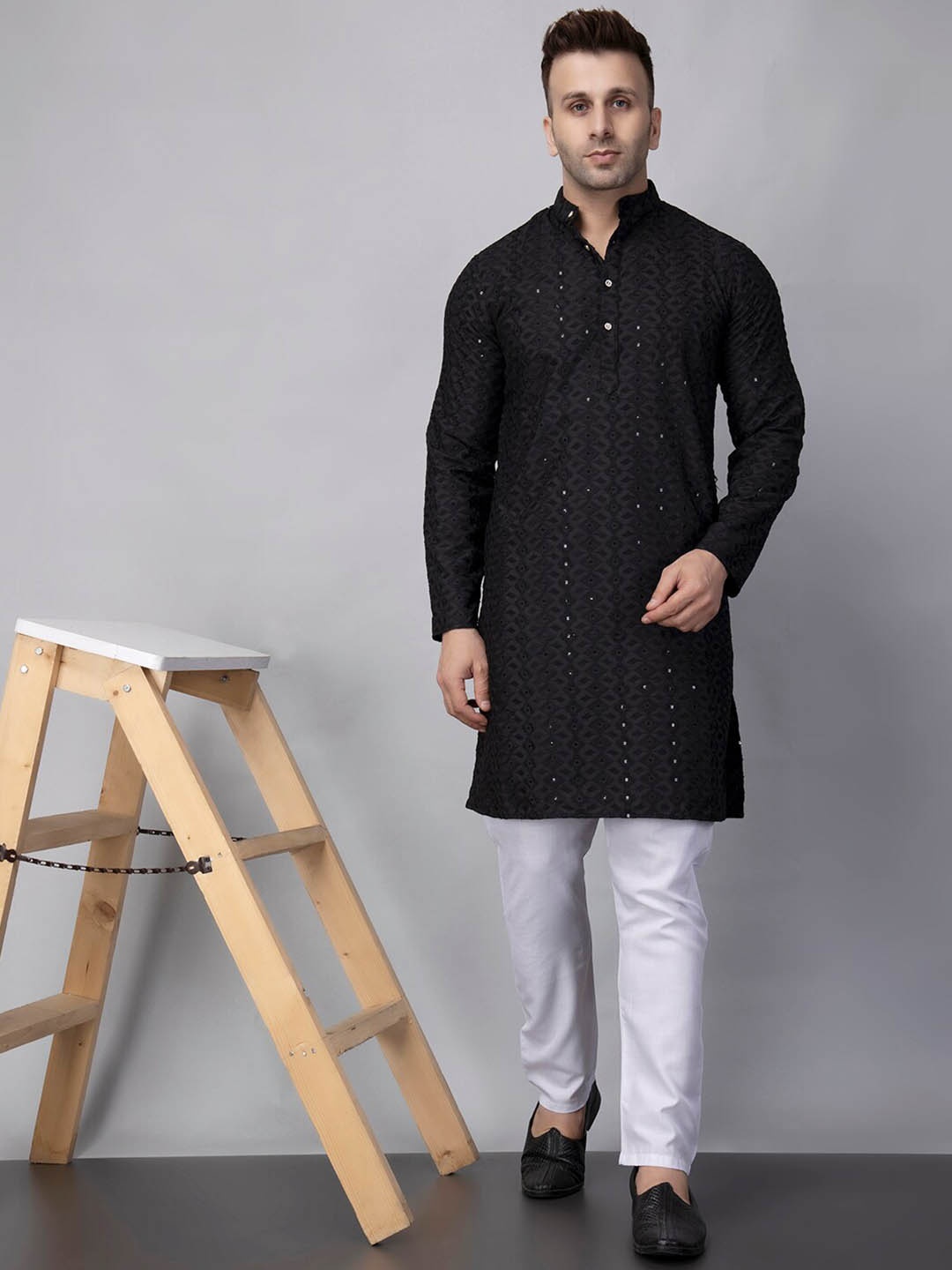 

Hangup Geometric Mandarin Collar Full Sleeves Thread Work Straight Kurta with Pyjamas, Black