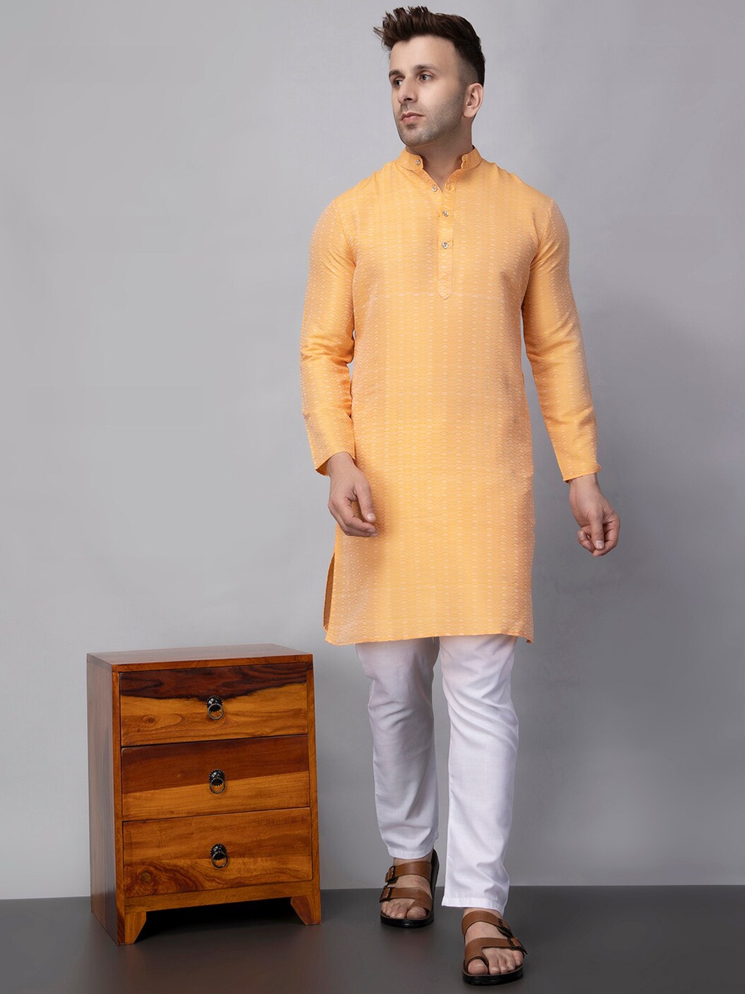 

Hangup Embroidered Sequins Mandarin Collar Straight Kurta with Pyjama, Orange