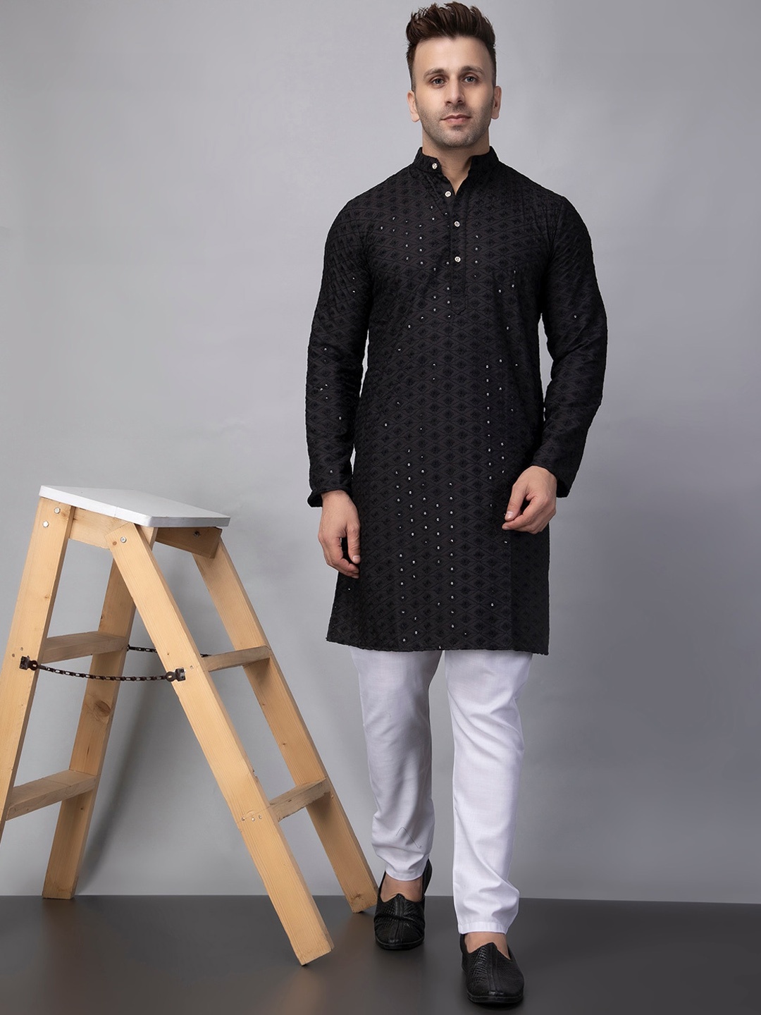 

Hangup Embroidered Checked Regular Sequins Mandarin Collar Straight Kurta, Black