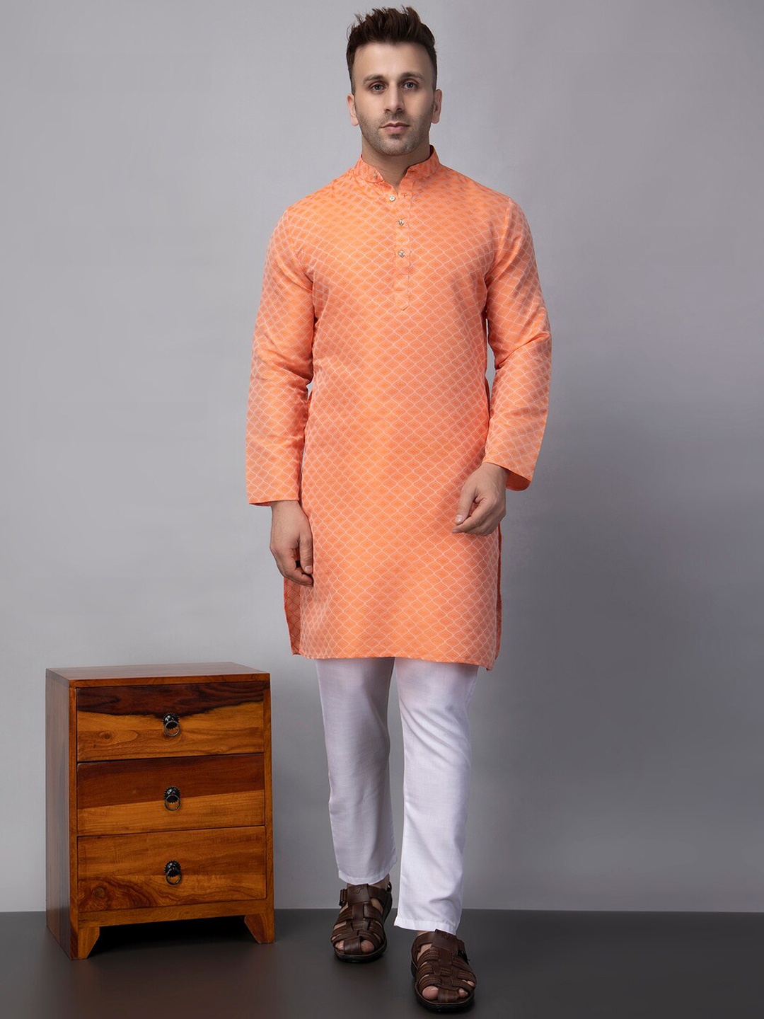 

Hangup Geometric Mandarin Collar Full Sleeves Thread Work Straight Kurta with Pyjamas, Orange