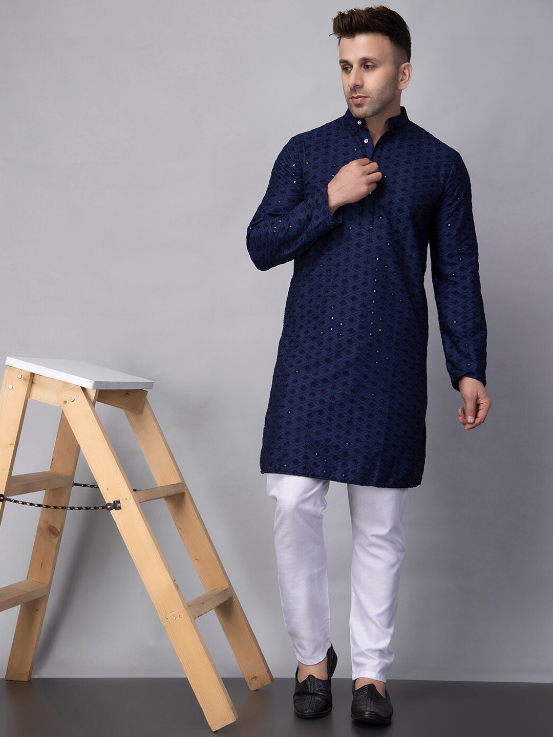 

Hangup Embroidered Checked Regular Sequins Mandarin Collar Straight Kurta, Navy blue