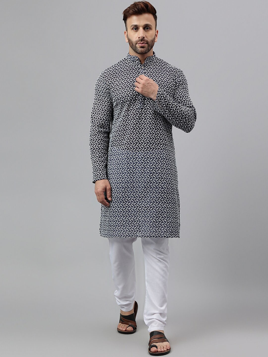 

Hangup Embroidered Sequin Mandarin Collar Regular Kurta with Pyjamas, Blue