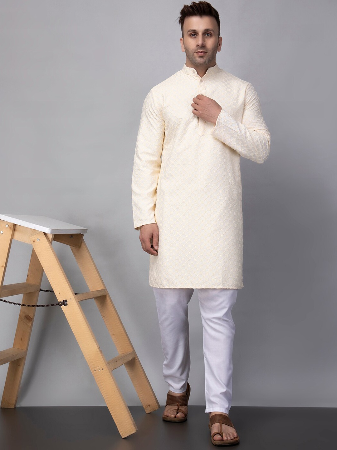 

Hangup Mandarin Collar Thread Work Above Knee Length Straight Kurta with Pyjamas, Cream
