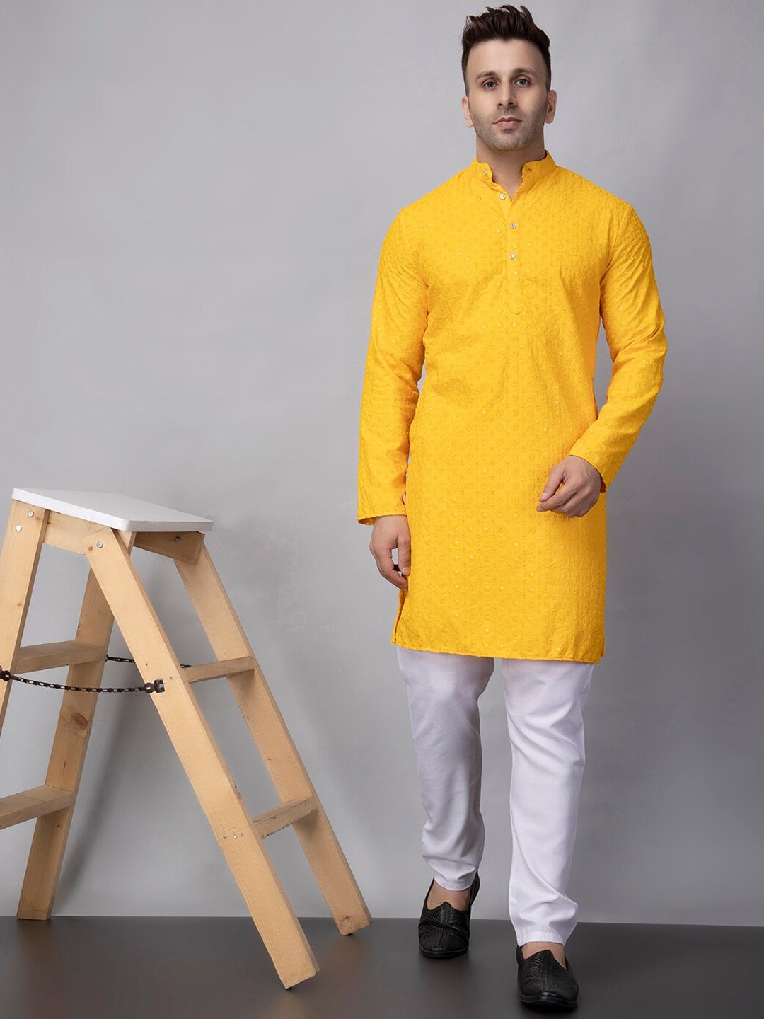 

Hangup Embroidered Sequins Mandarin Collar Straight Kurta with Pyjama, Yellow