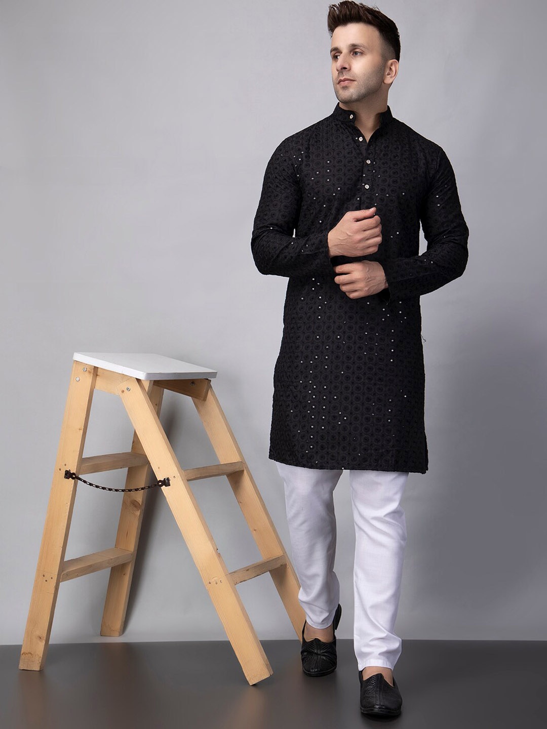 

Hangup Embroidered Sequins Mandarin Collar Straight Kurta with Pyjama, Black