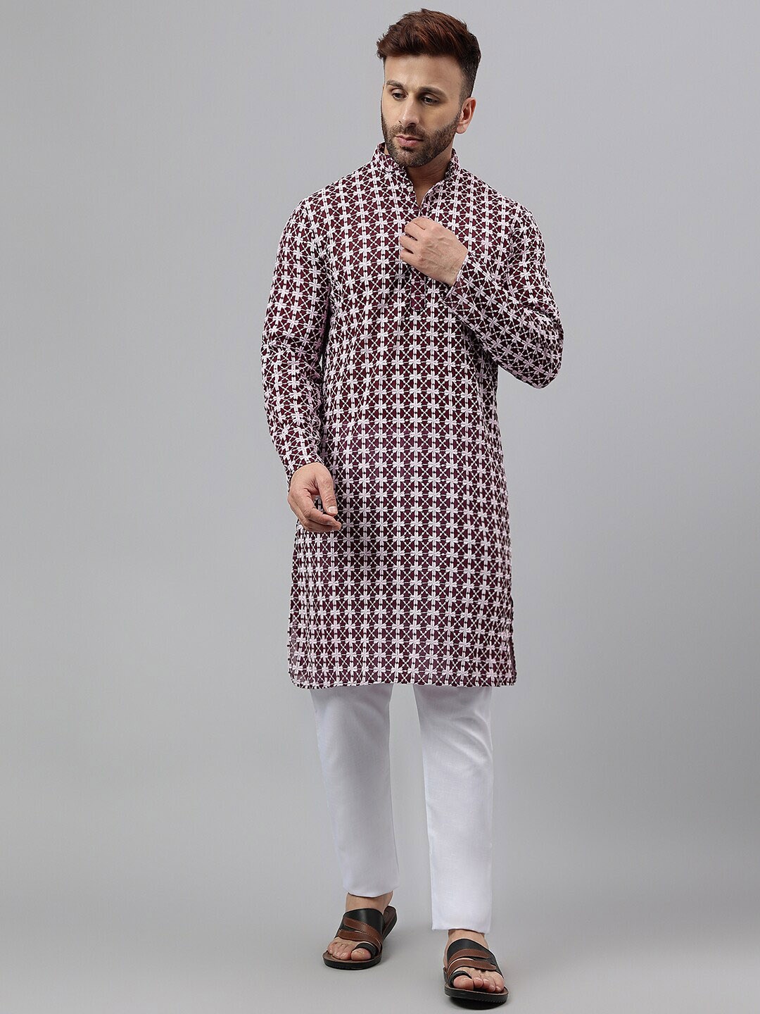 

Hangup Embroidered Mandarin Collar Straight Kurta with Pyjama, Maroon