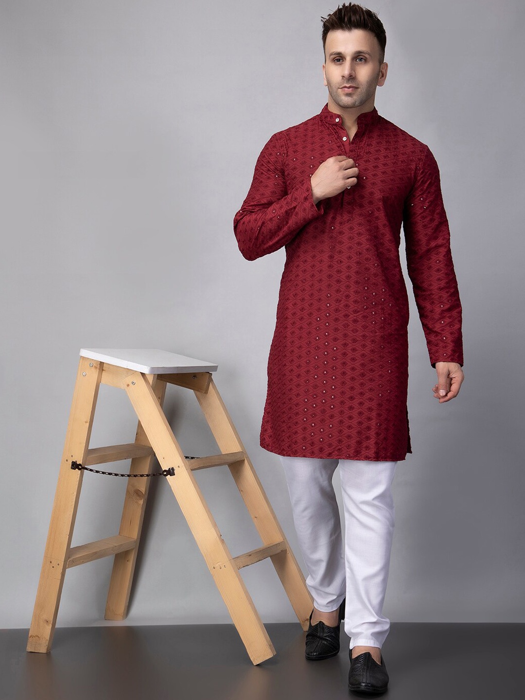 

hangup plus Geometric Sequinned Regular Mandarin Collar Kurta with Pyjamas, Maroon