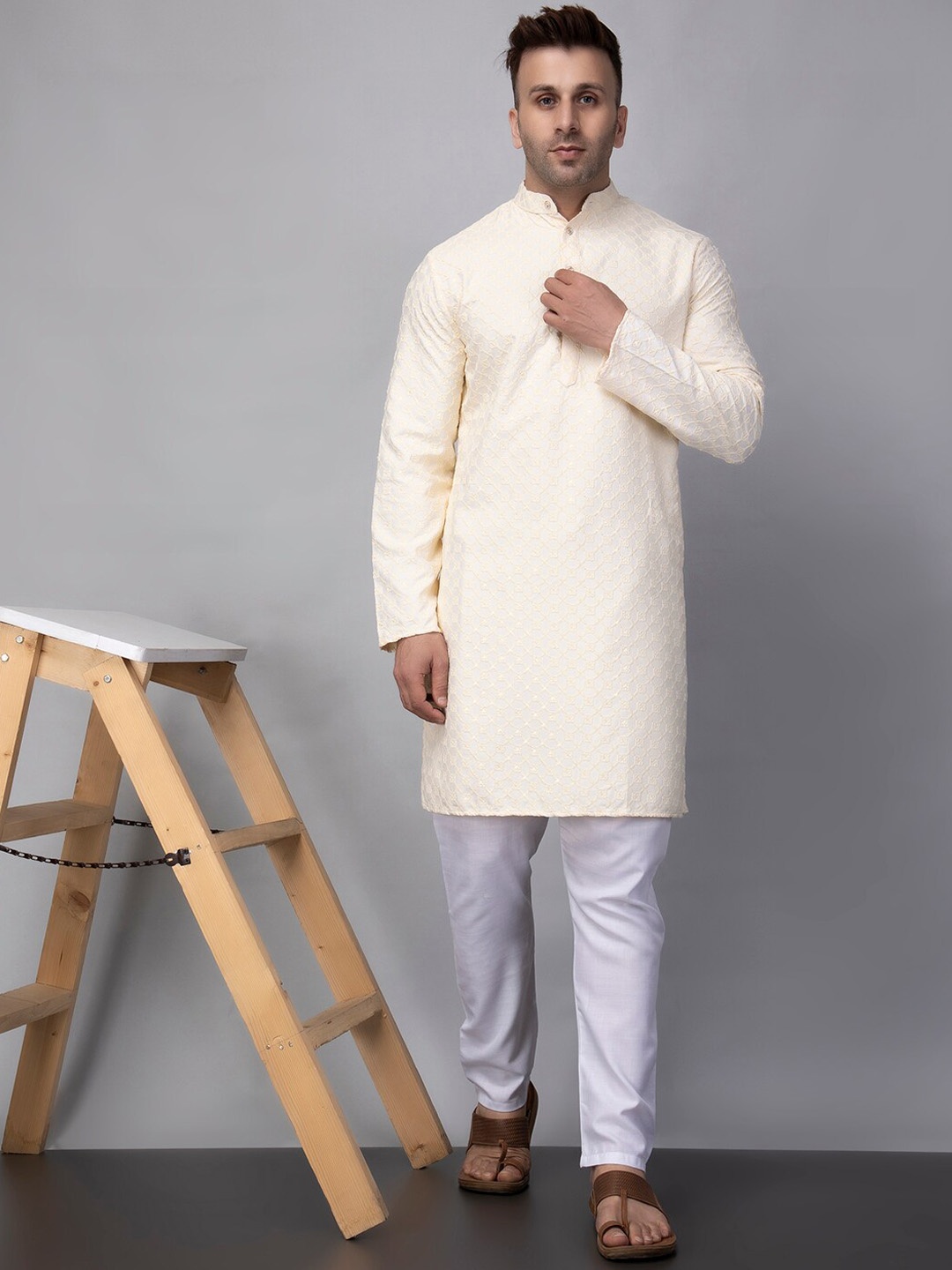 

hangup plus Sequinned Mandarin Collar Regular Kurta with Pyjamas, Cream